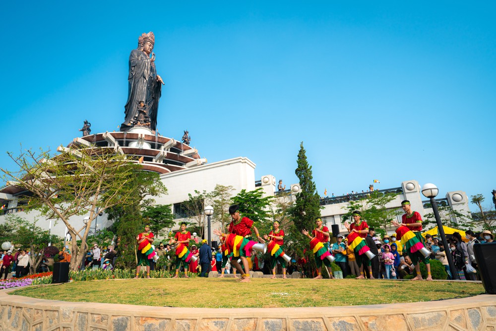 Điệu múa trống Chhay-dăm đặc trưng của người Khmer 