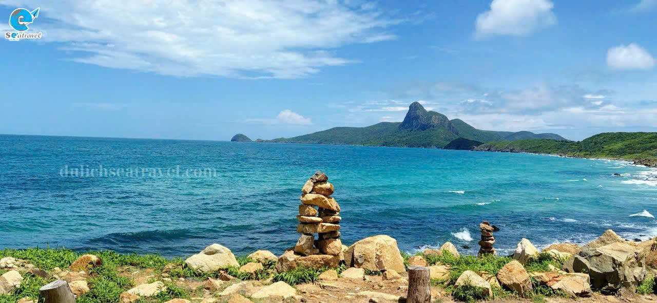 VIẾNG MỘ CÔ SÁU