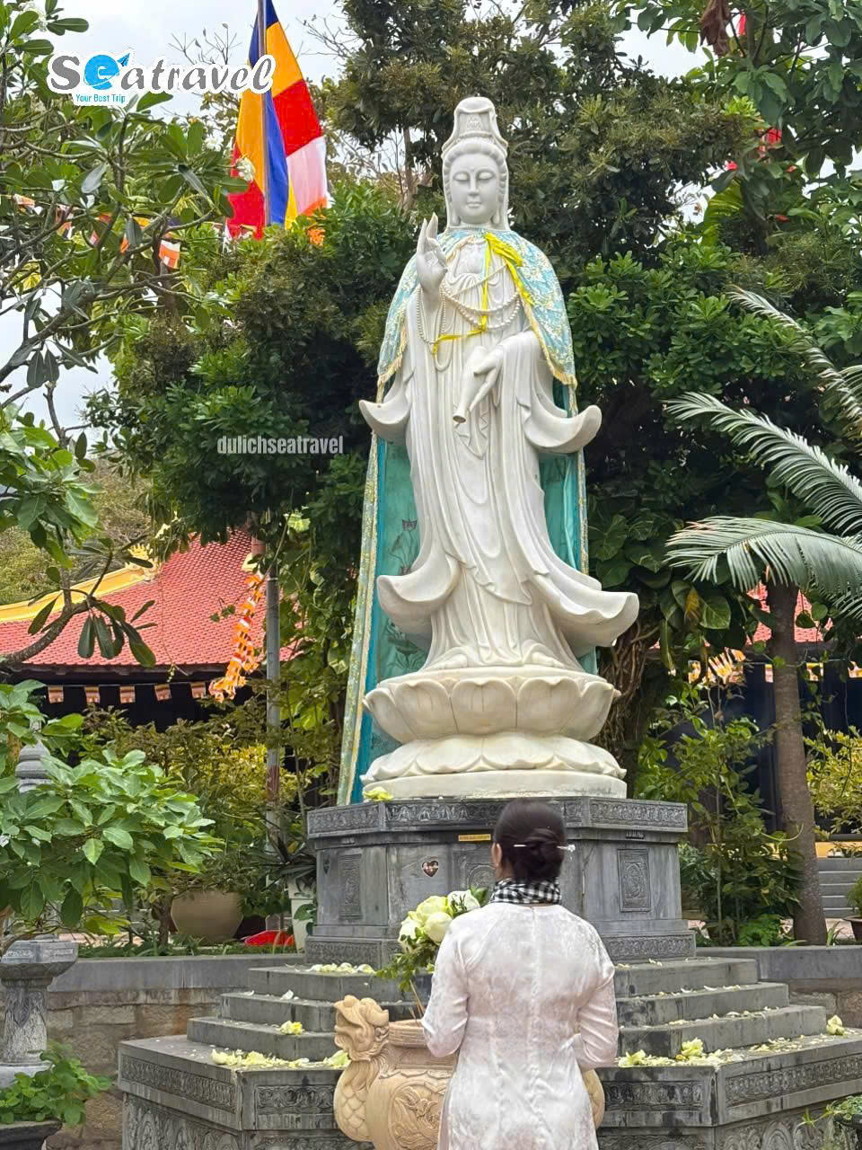 VIẾNG MỘ CÔ SÁU